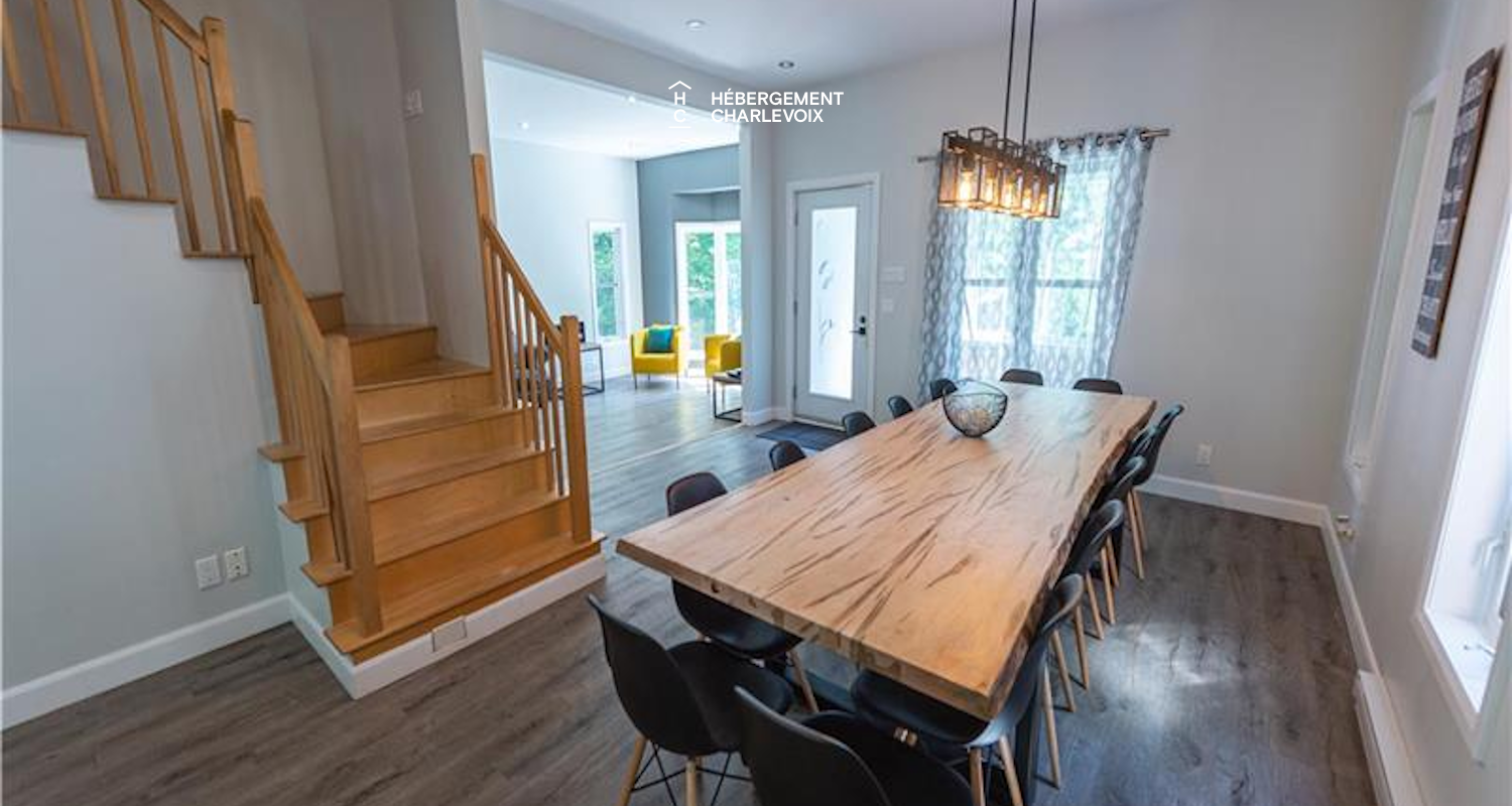 AST-47 - Swimming pool, spa and view of the St. Lawrence River!